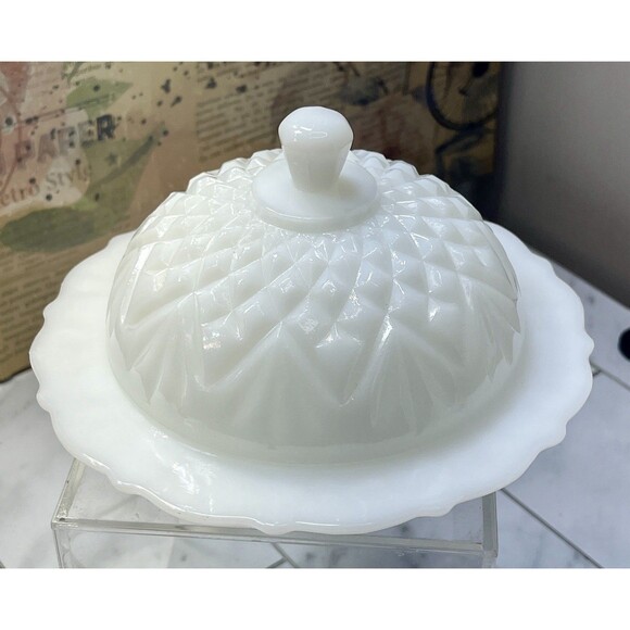 Vintage Anchor Hocking Prescut Pineapple Pattern Covered Butter Dish Milk Glass - Picture 1 of 9